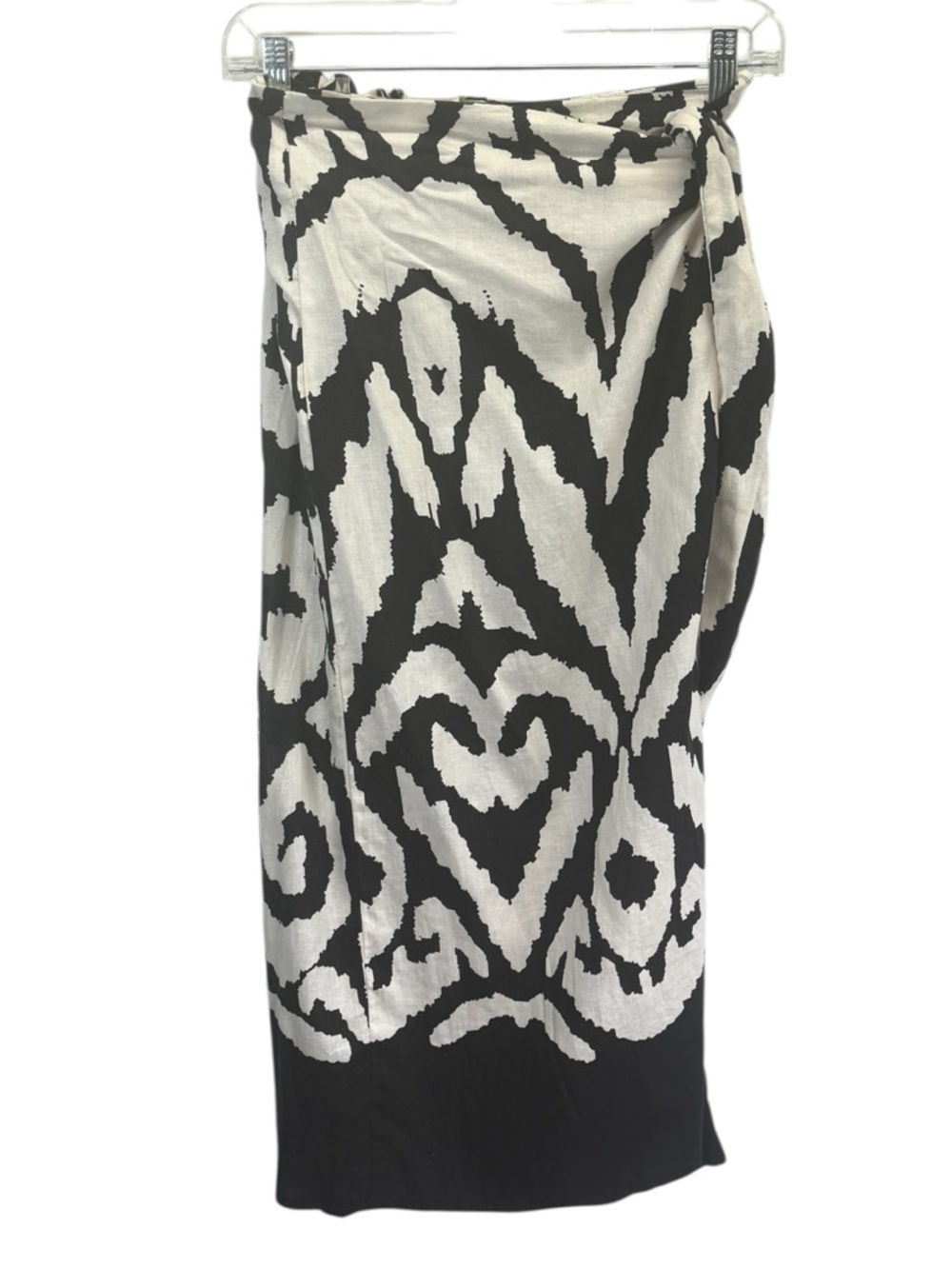 Rachel Zoe Black and Cream linen blend skirt.
Size XS